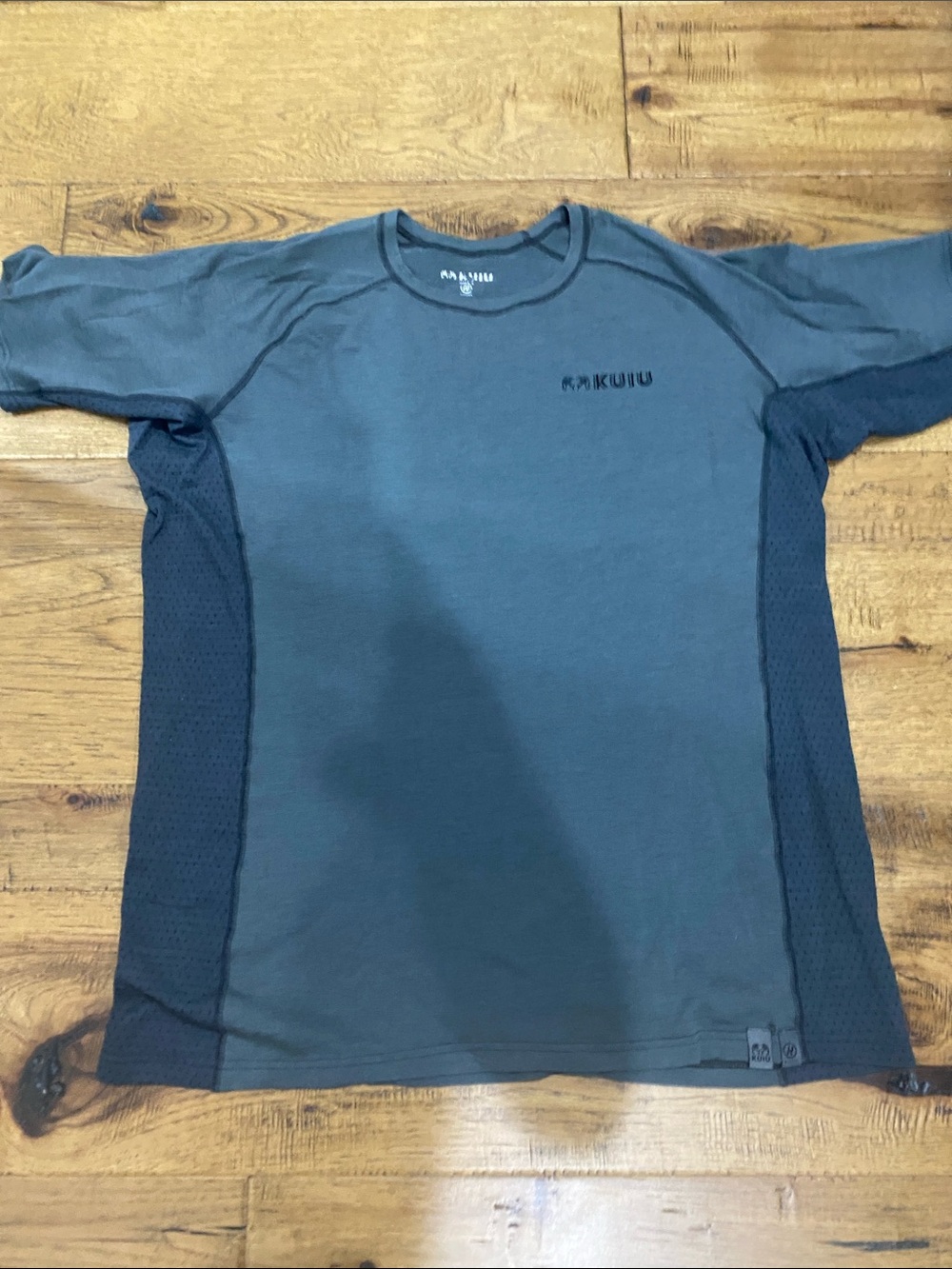 KUIU Men's Short Sleeve Performance Tee - Slate/Charcoal